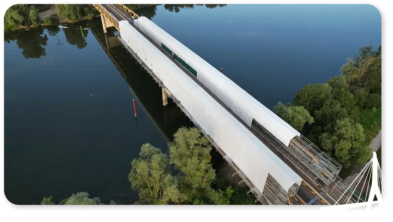 photo aérienne d'un pont en construction